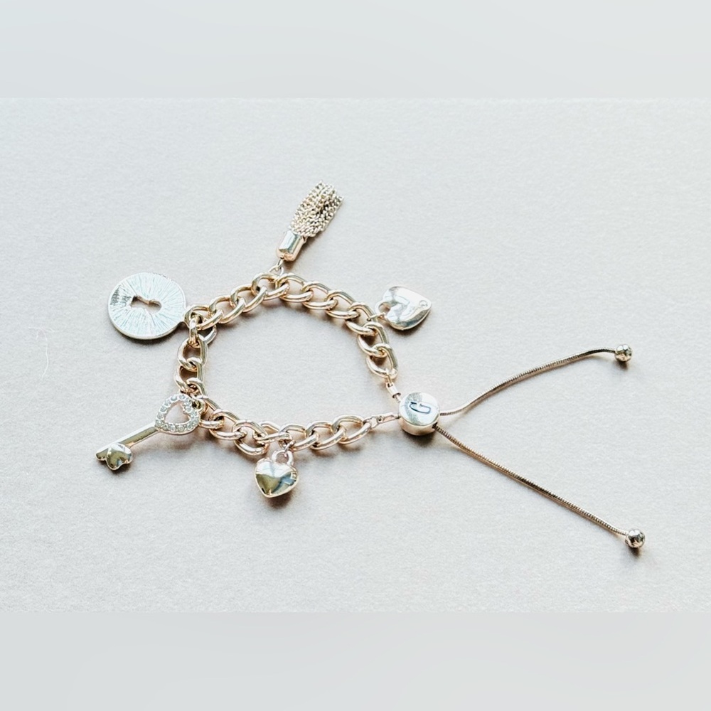 GUESS ROSE GOLD ADJUSTABLE CHARM BRACELET
